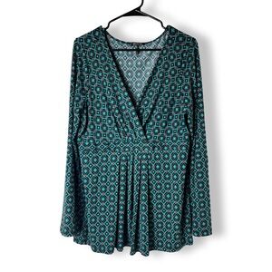 Daisy Fuentes Teal and Black Geometric Blouse